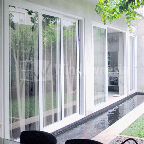 pintu atau jendela transparan untuk gudang rumah minimalis