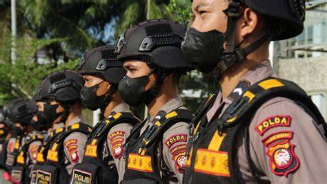 Polisi bertugas mengabdi
