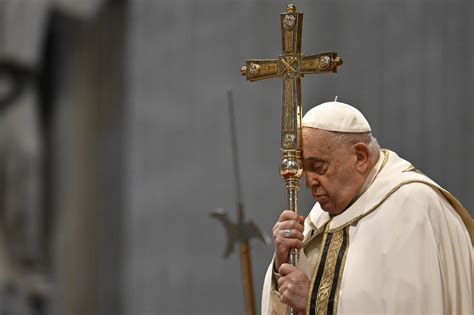 Pope Francis praying