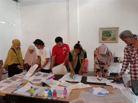 Program Daur Ulang Komunitas