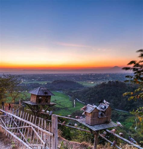 Puncak Sosok Sunset Bantul
