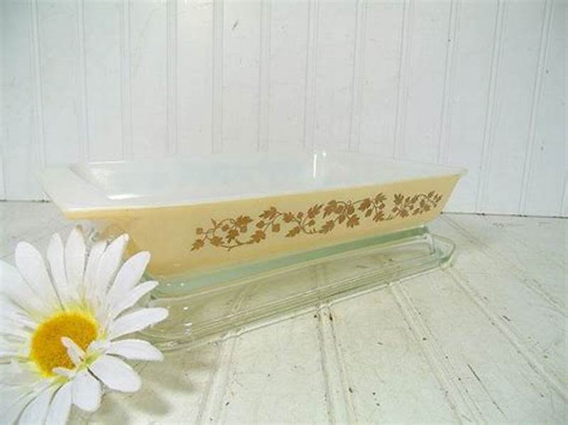 Pyrex Gold Leaf Pattern