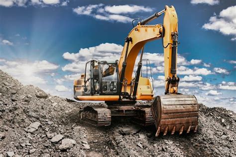 Quarry Excavation Projects with Heavy Excavators