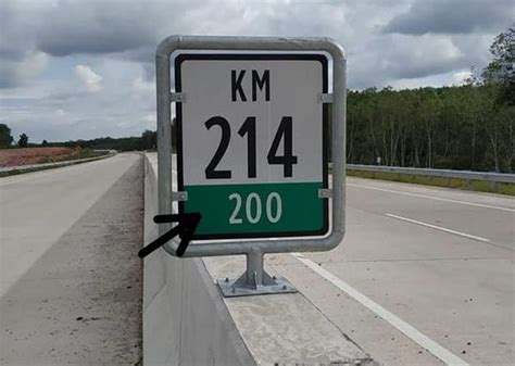 Rambu Kilometer di Jalan Tol