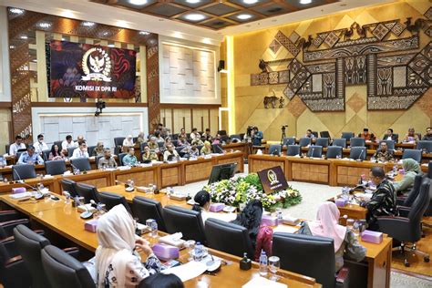 Rapat Komisi IX DPR RI