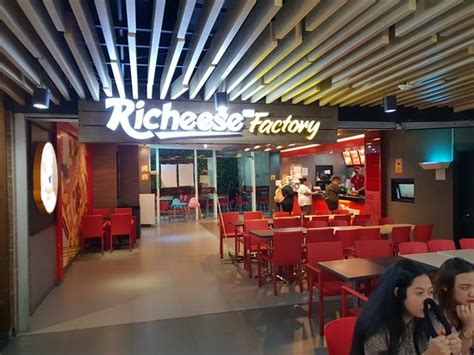 Richeese Factory Restaurant