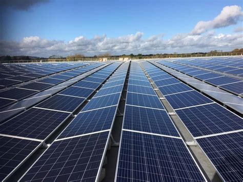 menghemat energi dengan rooftop solar panels