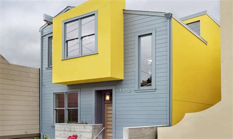 rumah berkeliaran warna kuning
