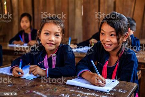 Sekolah di Laos