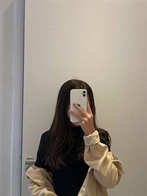 Foto Diri (Selfie atau Foto Profesional)
