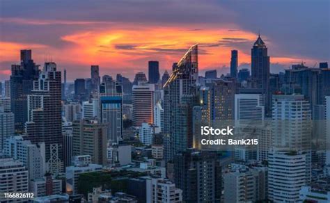 Senja di Kota