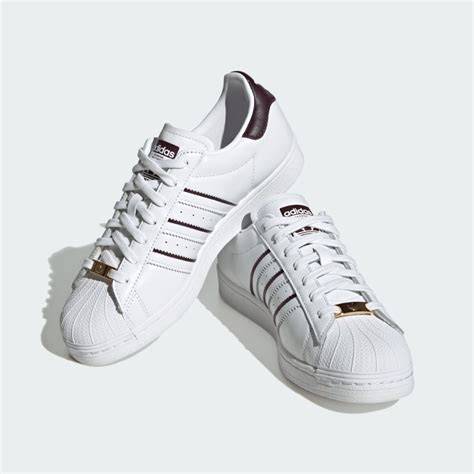 Sepatu Adidas