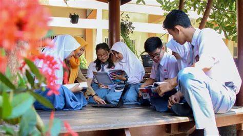 Siswa OSIS rapat