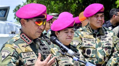 Solid! TNI AL & Warga Kaltara Gotong Royong Lawan Banjir Akibat Cuaca Ekstrim