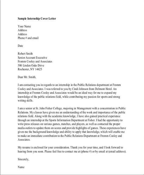 Mahasiswa menulis surat