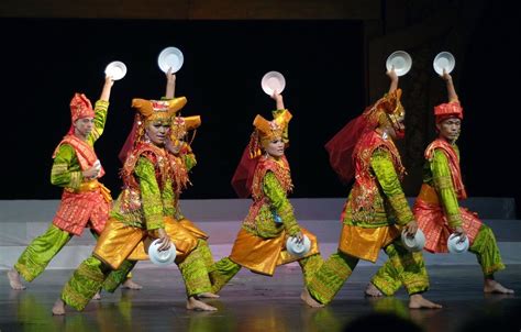 Tari Piring Performance