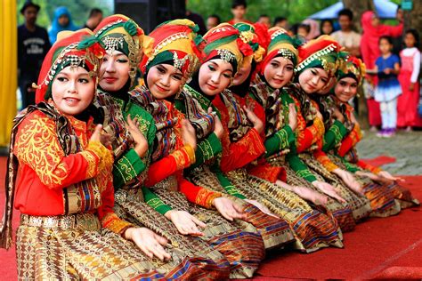 Tari Saman berasal dari Sumatera Barat