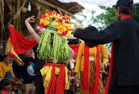 Tari Seblang