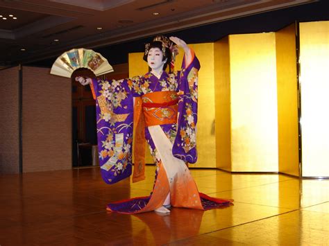 Tari Tradisional Jepang Ibu