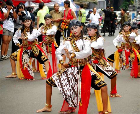 Tarian Tradisional Indonesia