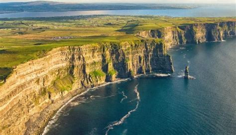 Tebing Moher Irlandia Ekstrem