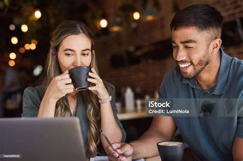 Tim Coffee Shop Bekerja Sama
