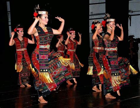 Gerak Tari Tor-tor (Sumatera Utara)