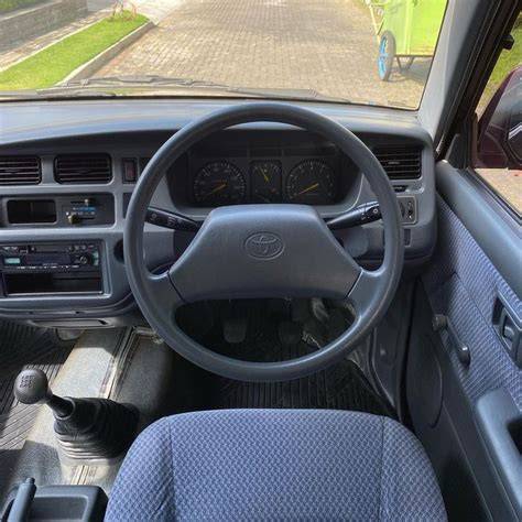 Toyota Kijang LSX interior