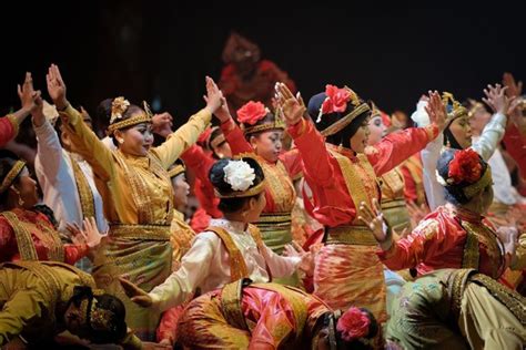 Traditional Indonesian dance
