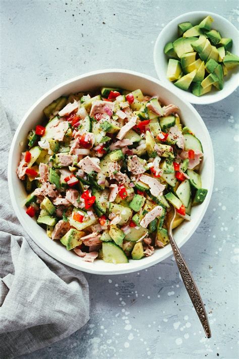 Tuna Salad with Spinach and Avocado