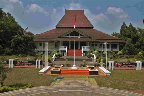 Universitas Diponegoro (Undip)