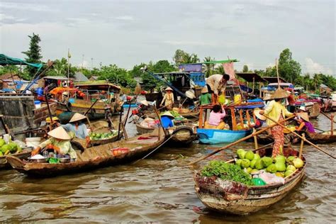 Vinh Long Floating Market
