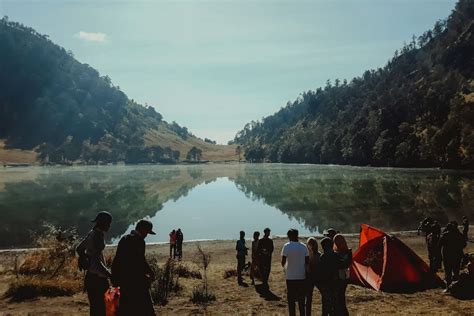 Wajib Pakai Guide di Semeru? Kata TNBTS Biar Warga Lokal Makin Berdaya!