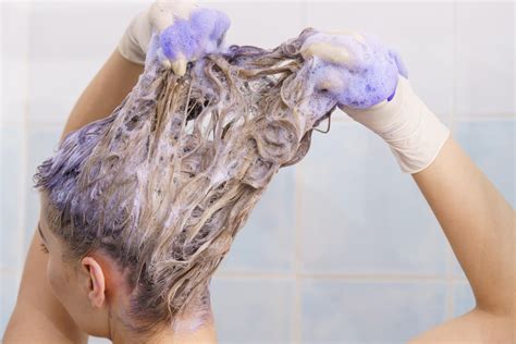Washing hair with clarifying shampoo