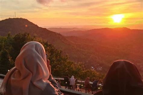 Watu Amben Sunset