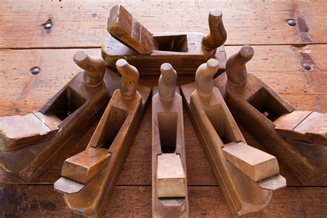 What are the types of expert