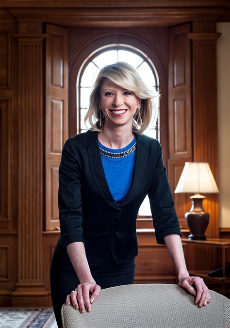What does Amy Cuddy study
