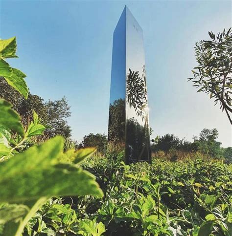 What does monolith mean