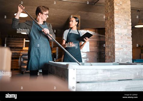 What is an alcohol expert