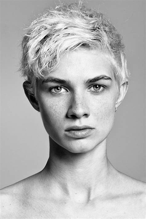 What is an androgynous face