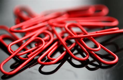 What is the red paperclip challenge