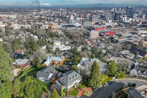 What is there to do in Goose Hollow Portland