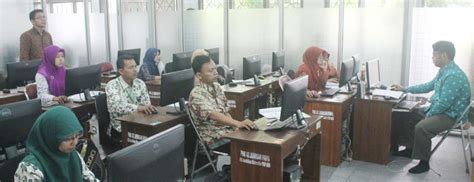 Ilustrasi Workshop Guru