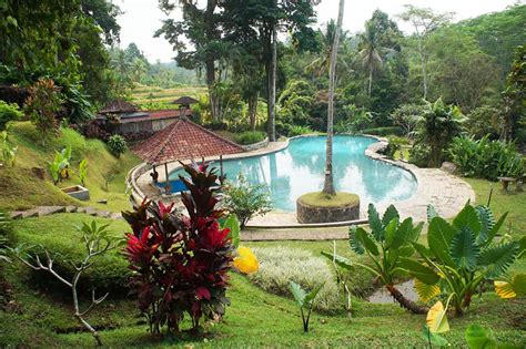 Relaksasi di Yes Panes Penatahan