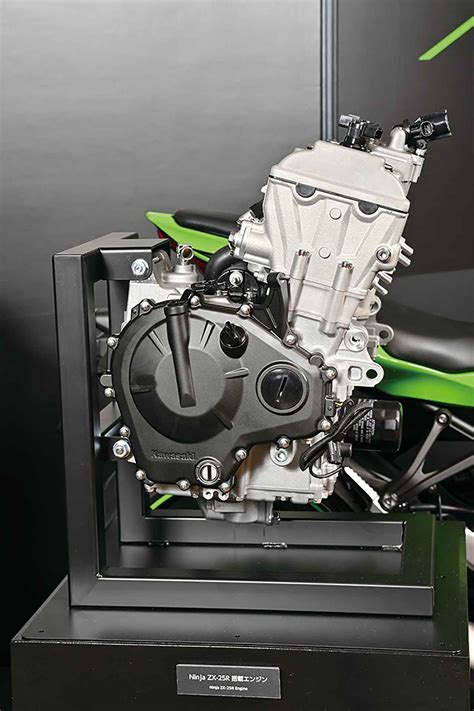 ZX-25R Engine