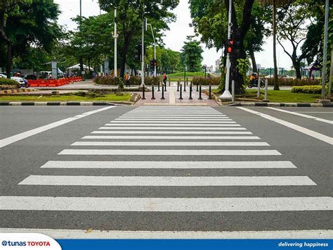 Zebra Cross di Jepang dengan Lampu LED