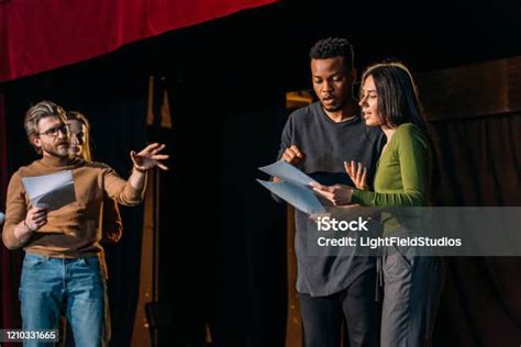 aktor sutradara teater