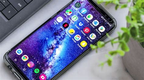 apps get installed automatically on android