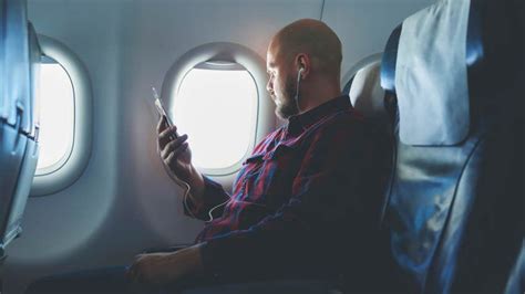 are you allowed to use cellular data on a plane