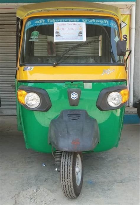 auto rickshaw cng capacity